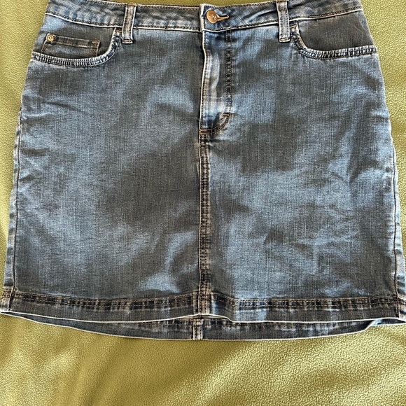Lee Regular Fit Midrise Denim Skort - Size 14 - Picture 1 of 7